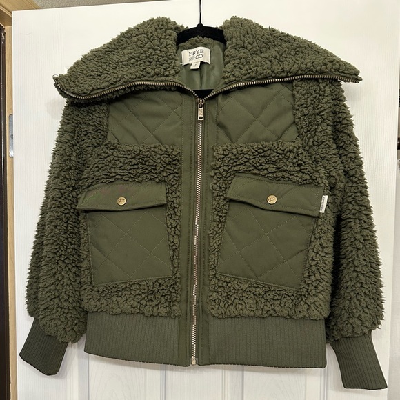 FRYE AND CO. Jackets & Blazers - Frye and Co. Lightweight Sherpa Quilted Green Bomber Jacket